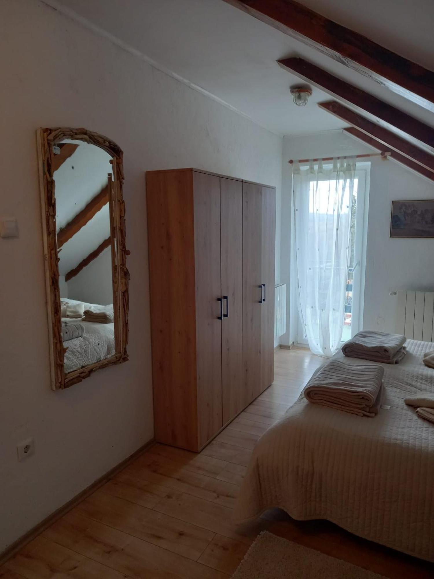 Apartment Ajda Udbina Esterno foto